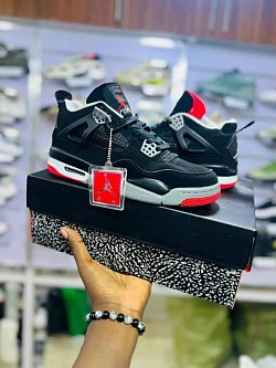 AIR JORDAN 4 RETRO MEN'S :UGX.190,000