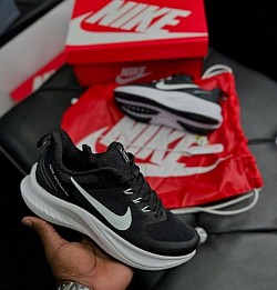 DM *+256768595523* for deliveries – Nike Alphazoom Pro Black/White ⚫⚪ Available in sizes 38–45. Engineered for speed and stability, the Alphazoom Pro brings a bold monochrome design with top-tier performance tech for runners and trendsetters alike. #NikeAlphazoomPro #FANCYAPPARELUG #BlackAndWhiteKicks #PerformanceSneakers #SneakerHeadsUG